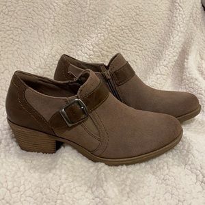Earth Origins Suede Booties, size 8.5